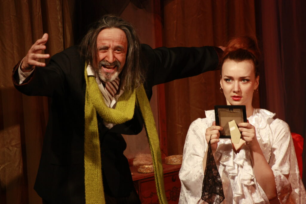 Une Veuve à la Recherche du Fantôme de son Mari